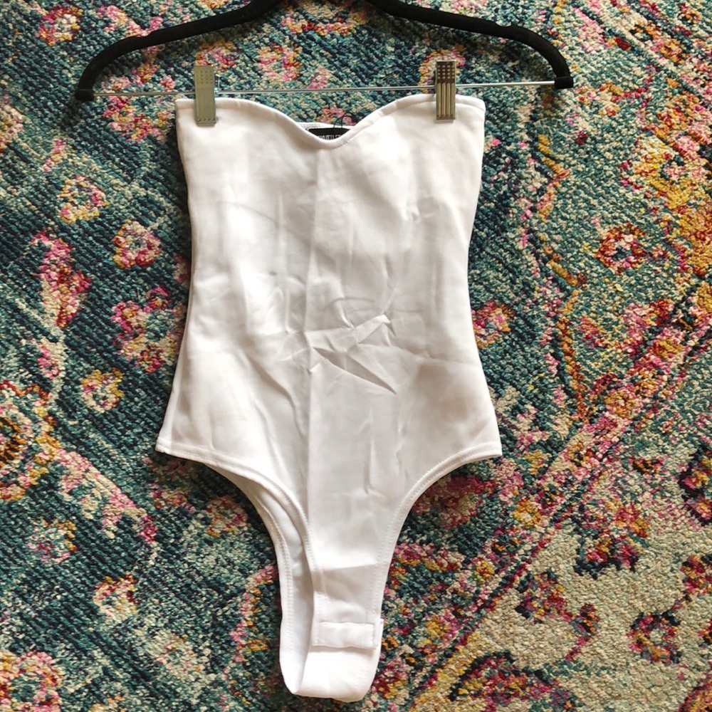 White sweetheart neckline bodysuit